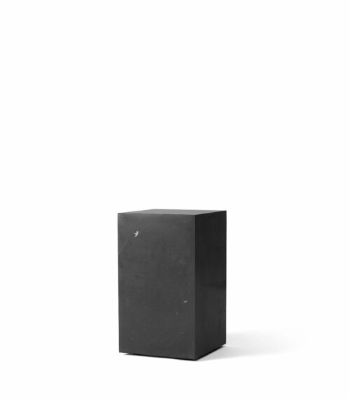 Table basse Plinth Tall Nero Marquina noir – MENU